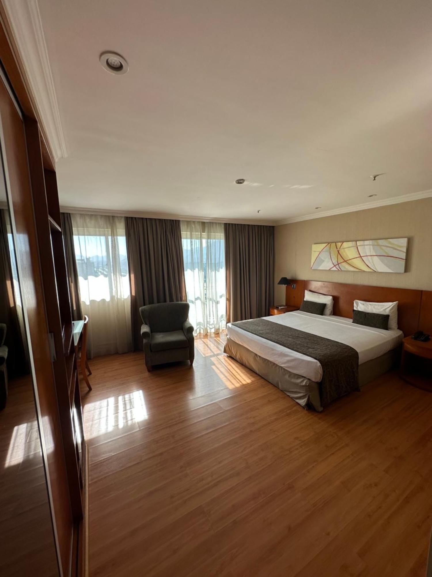 Flat Com Vista Panoramica -15- Na Barra Da Tijuca - Estacionamento Gratuito - Frigobar - Ar Condicionado - Piscina - Academia - Balsa Para Praia Gratis - Varanda - Vista Parcial Mar E Lagoa Rio de Janeiro Bagian luar foto