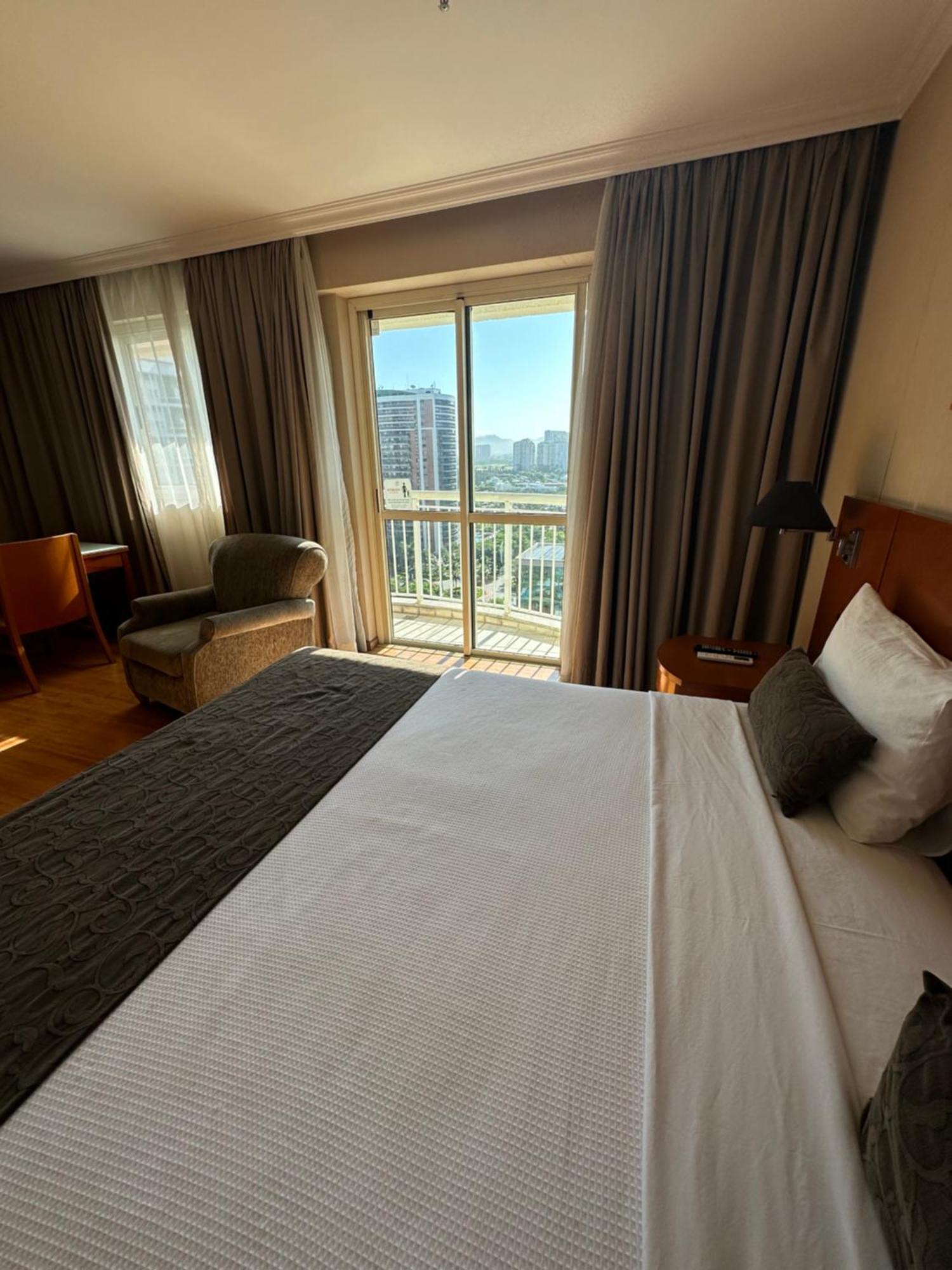 Flat Com Vista Panoramica -15- Na Barra Da Tijuca - Estacionamento Gratuito - Frigobar - Ar Condicionado - Piscina - Academia - Balsa Para Praia Gratis - Varanda - Vista Parcial Mar E Lagoa Rio de Janeiro Bagian luar foto