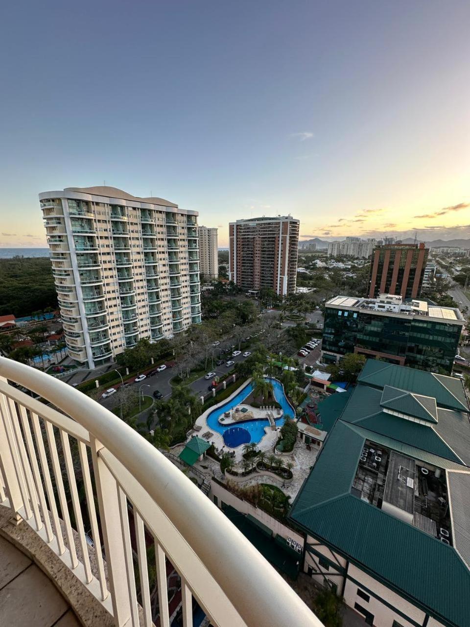 Flat Com Vista Panoramica -15- Na Barra Da Tijuca - Estacionamento Gratuito - Frigobar - Ar Condicionado - Piscina - Academia - Balsa Para Praia Gratis - Varanda - Vista Parcial Mar E Lagoa Rio de Janeiro Bagian luar foto