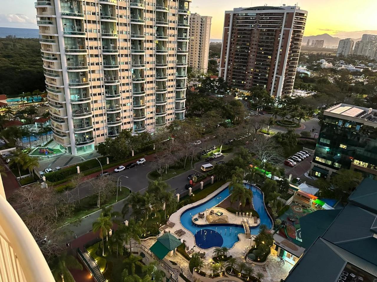 Flat Com Vista Panoramica -15- Na Barra Da Tijuca - Estacionamento Gratuito - Frigobar - Ar Condicionado - Piscina - Academia - Balsa Para Praia Gratis - Varanda - Vista Parcial Mar E Lagoa Rio de Janeiro Bagian luar foto